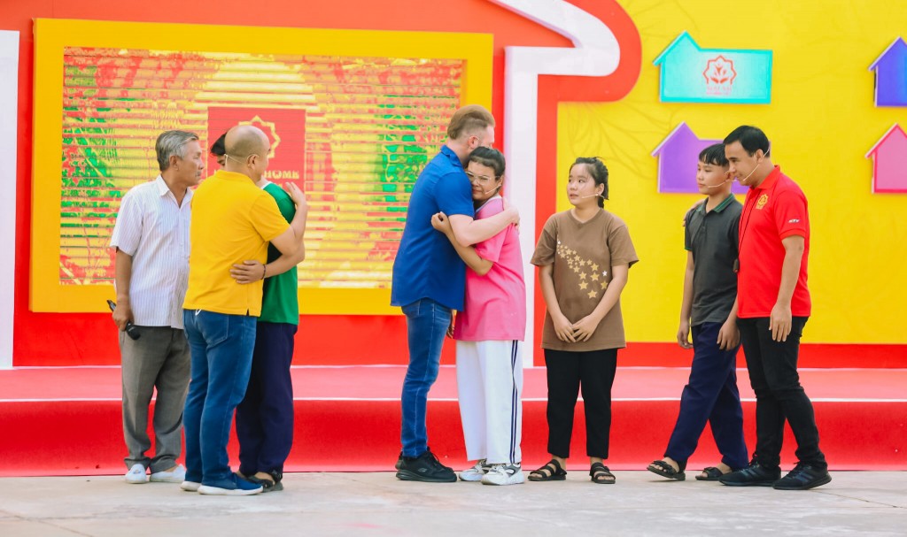 Quốc Thuận, Kyo York hợp sức thắng 90 triệu đồng tặng các em nhỏ mồ côi