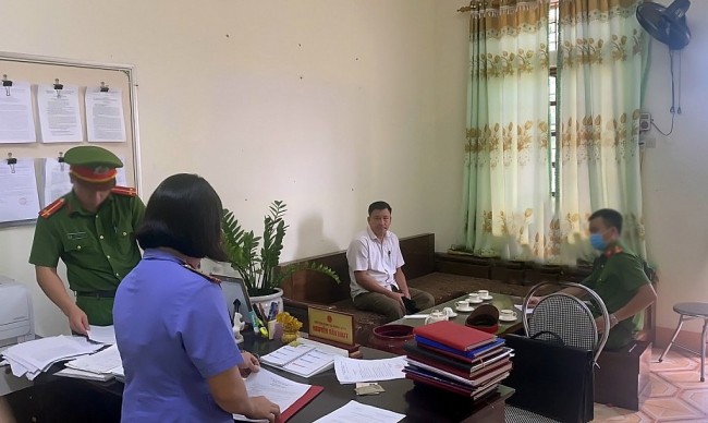 Nghệ An: Chủ tịch UBND xã lập khống hồ sơ xây dựng nhà văn hóa xóm