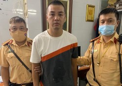 Cảnh sát giao thông Hà Nội âm thầm theo dõi, bắt giữ đối tượng cướp giật tài sản