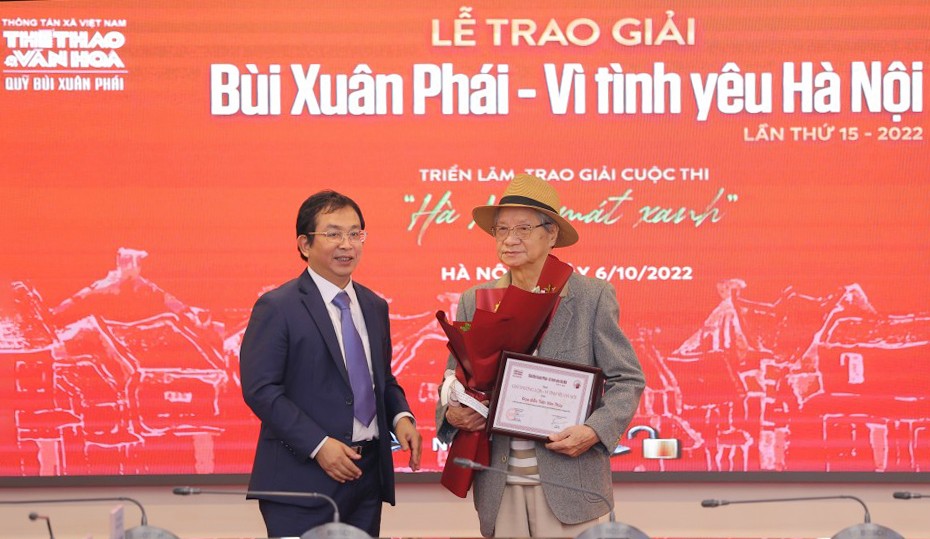 Đạo diễn Trần Văn Thủy được trao Giải thưởng Lớn - Vì tình yêu Hà Nội