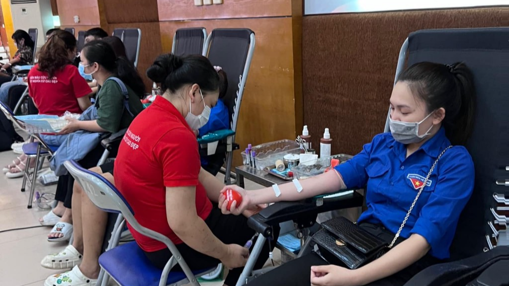 Tại ngày hội hơn 400 đoàn viên, thanh niên quận Hai Bà Trưng đăng ký hiến máu tình nguyện 