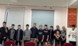 Tạm giữ hình sự 9 thanh thiếu niên mang hung khí gây rối trật tự đường phố