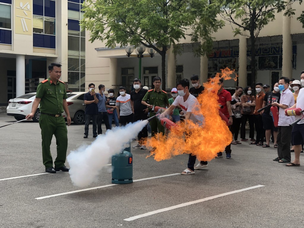 Phường Mai Dịch tổ chức tập huấn phòng cháy chữa cháy cho chủ các cơ sở kinh doanh, sản xuất