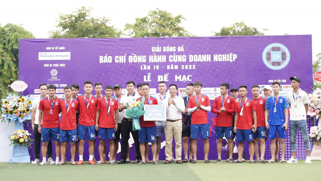 Trải qua 3 tuần thi đấu, FC Viglacera Yên Mỹ giành ngôi vị Á quân Trải qua 3 tuần thi đấu, FC Viglacera Yên Mỹ giành ngôi vị Á quân