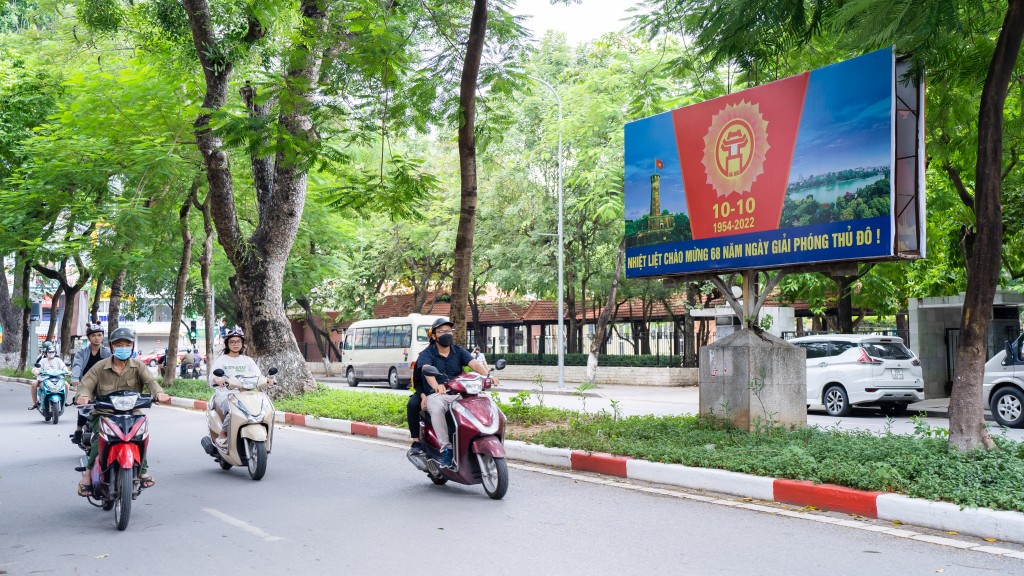 Hà Nội rực rỡ cờ hoa mừng kỷ niệm 68 năm Ngày Giải phóng Thủ đô