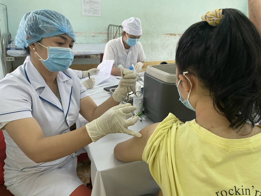 Tiêm vaccine COVID-19 cho trẻ từ 12- dưới 18 tuổi tại Phú Yên