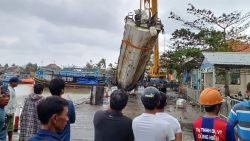 Quảng Nam: Trục với các ca nô, tàu gỗ bị cháy hàng loạt tại Cửa Đại