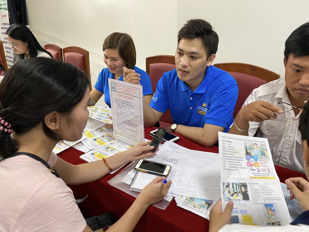 Tìm việc làm đúng chuyên môn tại phiên giao dịch việc làm chuyên ngành Luật và ngôn ngữ Anh