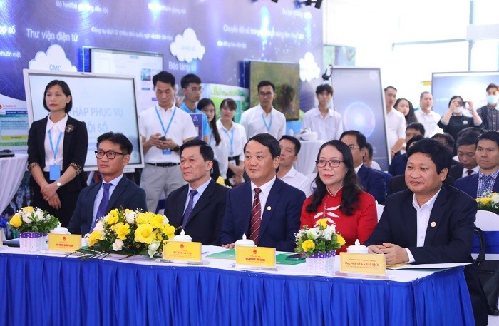 Các đại biểu tham dự buổi lễ