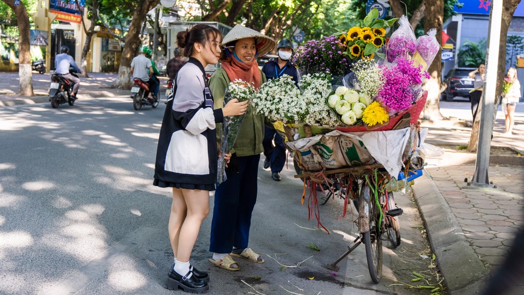 Cùng với Thụy Khuê, Phan Đình Phùng cũng là nơi các cô hay dừng xe hoa nhất