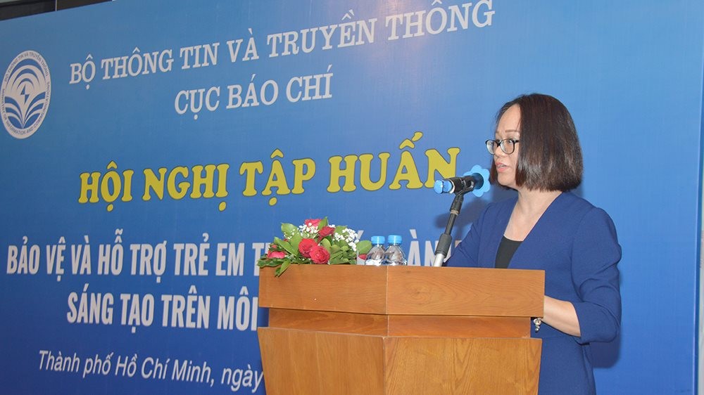 Bà Mai Hương Giang, Phó Cục trưởng Cục Báo chí (Bộ TTTT) phát biểu khai mạc tại Hội nghị