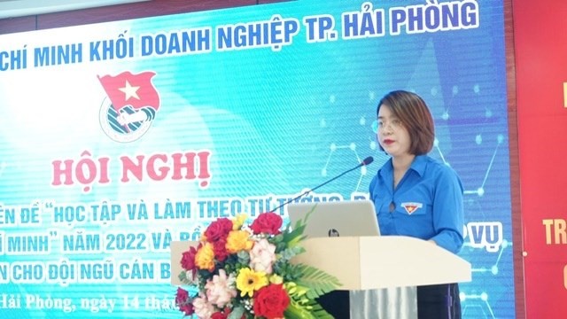 Đồng chí Trần Thị Thu Hằng, Bí thư Đoàn Khối Doanh nghiệp thành phố phát biểu tại Hội nghị