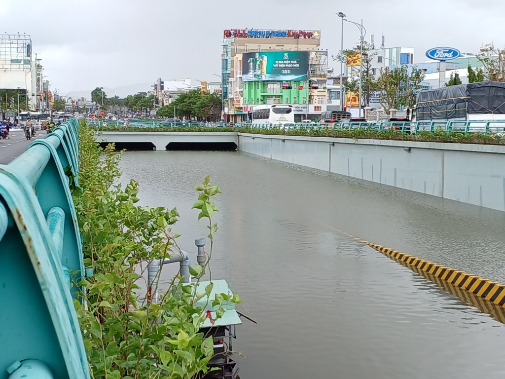 Đà Nẵng: Hầm chui Điện Biên Phủ được đầu tư 118 tỷ đồng ngập sâu hơn 4m