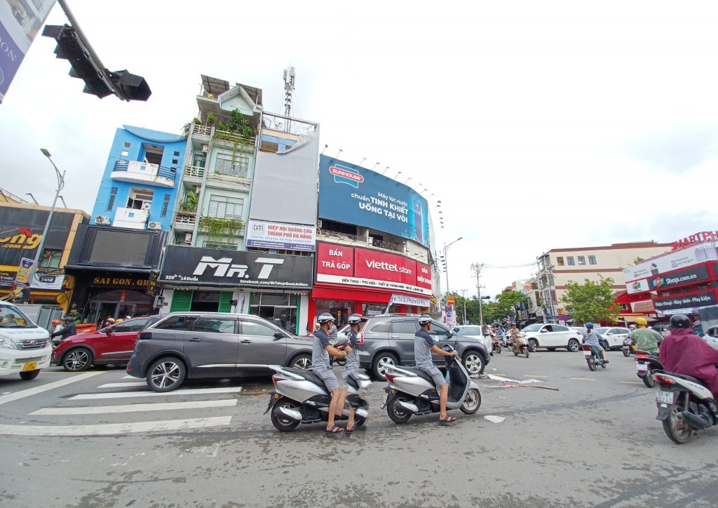 Đà Nẵng: Giải cứu hàng trăm ô tô 