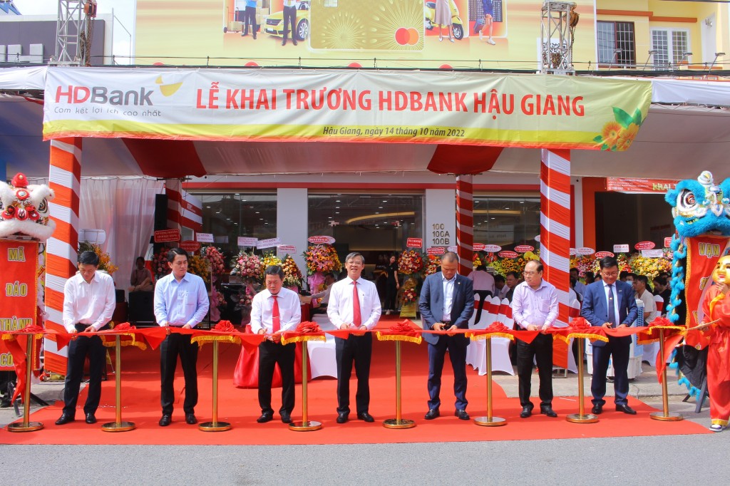 HDBank khai trương trụ sở mới HDBank Hậu Giang tại số 100-100A-100B, đường Nguyễn Thái Học, Phường 1, TP Vị Thanh, Tỉnh Hậu Giang