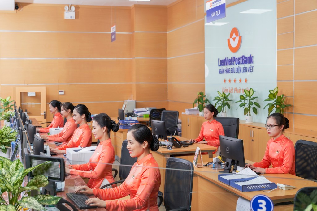 Thu nhập lãi thuần của ngân hàng LienVietPostBank tăng mạnh so với cùng kỳ năm trước nhờ tín dụng bán lẻ tăng trưởng cao cùng với các khoản thu lãi khoản vay cơ cấu Covid-19 của các khách hàng đã khôi phục hoạt động kinh doanh…