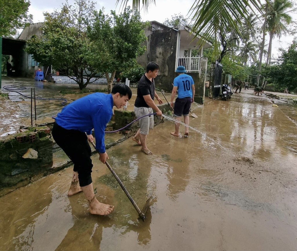 Chủ động khắc phục thiệt hại với tinh thần khẩn trương, kịp thời đến từng hộ dân, cơ sở kinh tế, xã hội trên địa bàn