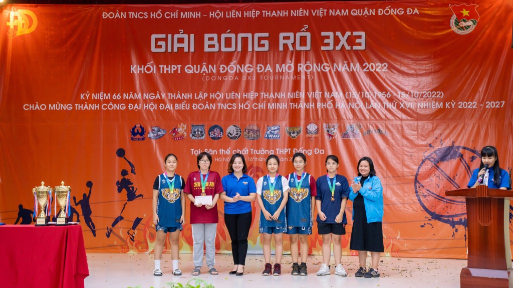 Đội bóng rổ nữ trường Chu Văn An giành giải Ba