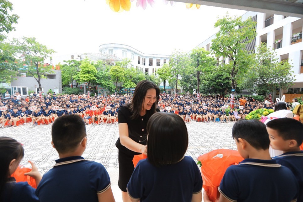 Nữ “thuyền trưởng” tận tâm, giàu lòng nhân ái của trường Tiểu học Kim Giang