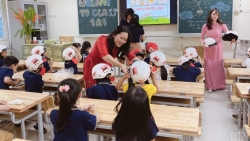 Nữ “thuyền trưởng” tận tâm, giàu lòng nhân ái của trường Tiểu học Kim Giang
