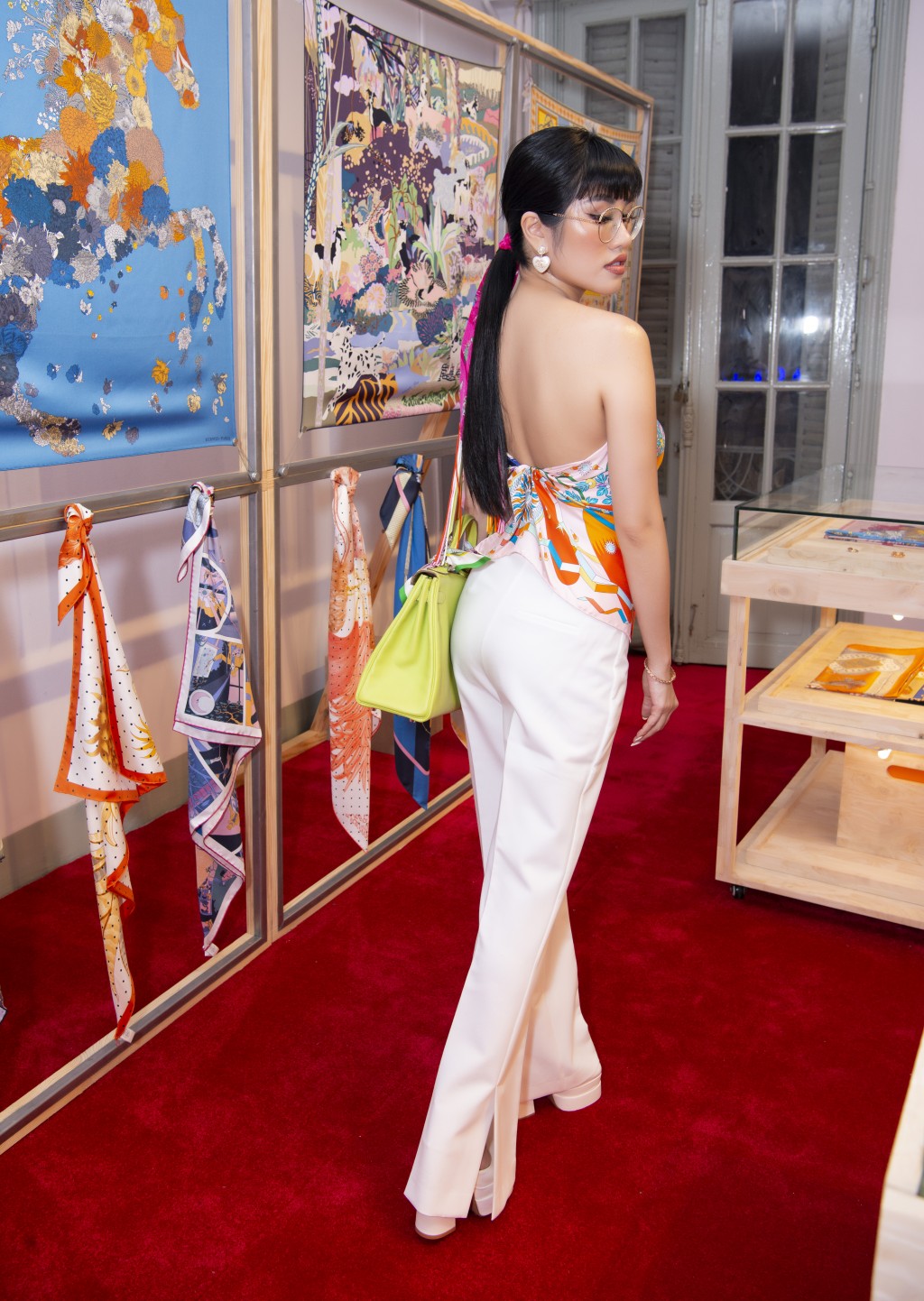 Hoa hậu Emily Hồng Nhung ấn tượng với gu thời trang