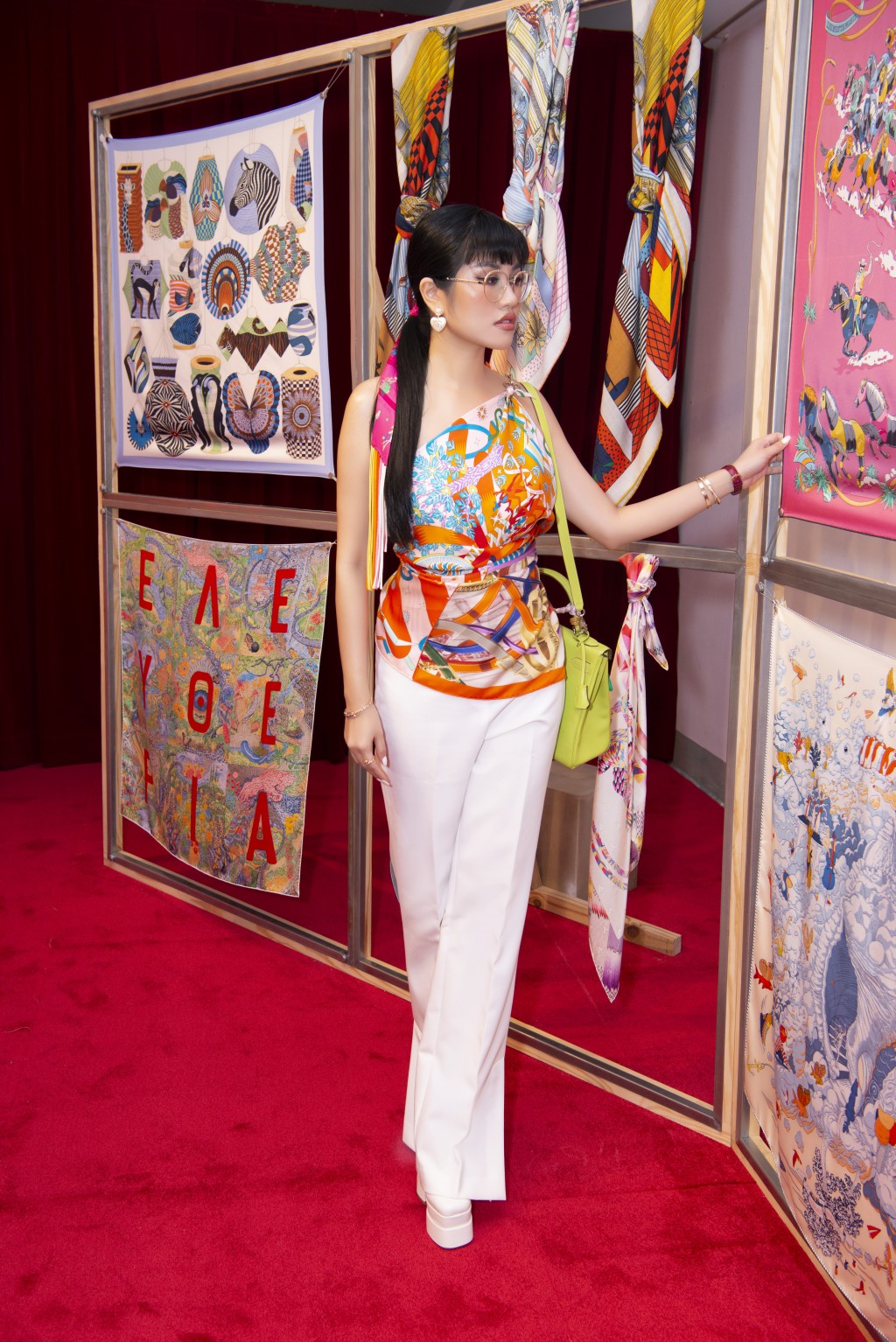 Hoa hậu Emily Hồng Nhung ấn tượng với gu thời trang