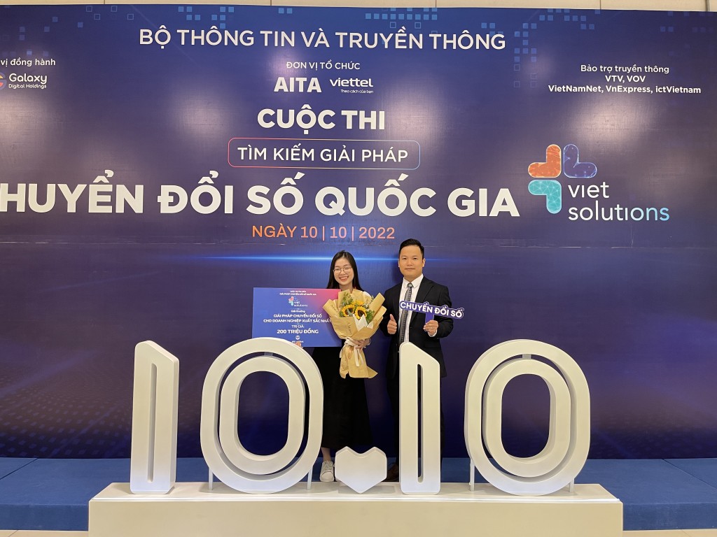 Đội Retex tại buổi lễ trao giải Viet Solutions 2022