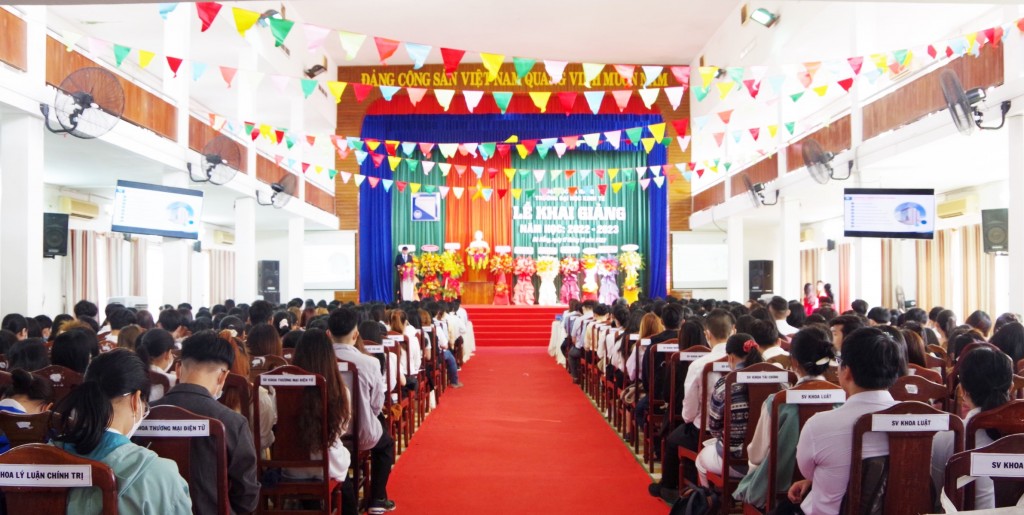 Đại học Kinh tế Đà Nẵng chào đón hơn 3.200 tân sinh viên vào năm học mới