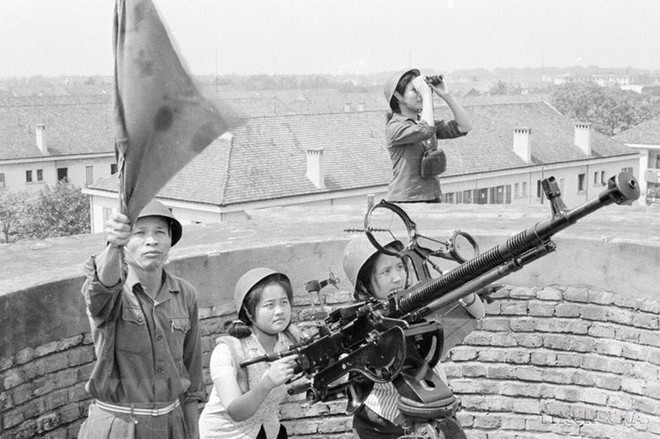 Cuộc vận động sáng tác hướng tới kỉ niệm 50 năm  Chiến thắng “Hà Nội - Điện Biên Phủ trên không” (Ảnh: TTXVN)