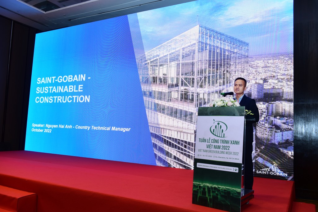 Ông Nguyễn Hải Anh - Giám đốc kỹ thuật Saint-Gobain Việt Nam chia sẻ tại Hội thảo