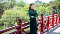 Xao xuyến ngắm hình ảnh Nguyễn Ngọc Anh tha thướt với áo dài trong nắng vàng óng ả
