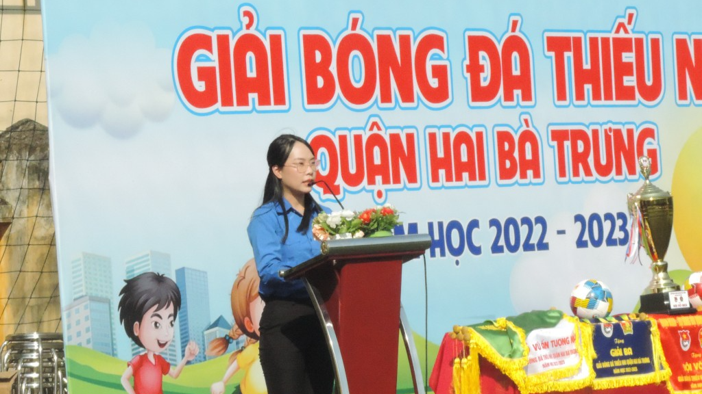 Phó Bí thư Quận đoàn, Chủ tịch Hội đồng Đội quận Hai Bà Trưng Võ Thị Mai Anh phát biểu tại chương trình