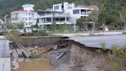 Khắc phục các điểm sạt lở đất do ngập lụt tại Quảng Trị, Đà Nẵng