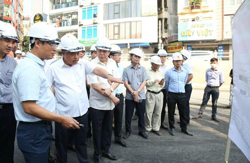 Chủ tịch UBND thành phố Hà Nội Trần Sỹ Thanh kiểm tra tiến độ thi công tại Dự án đầu tư xây dựng nút giao đường Lê Văn Lương với đường Vành đai 3