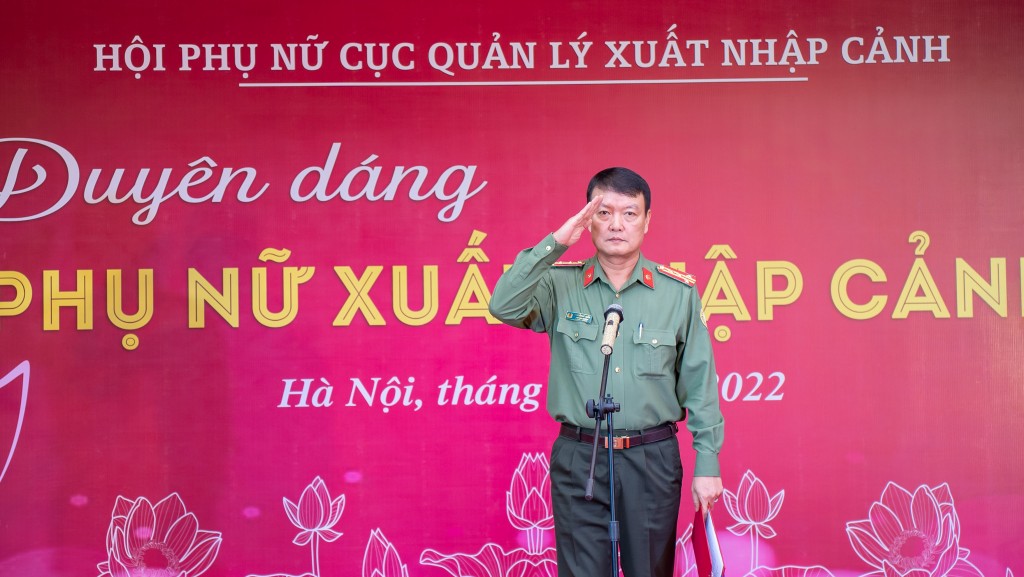 Đại tá Nguyễn Bá Tuấn, Phó Bí thư Đảng ủy, Phó Cục trưởng Cục Quản lý xuất nhập cảnh, Trưởng Ban giám khảo ghi nhận những cố gắng của nữ chiến sĩ trong thời gian qua cũng như thể hiện được nét duyên dáng của mình với tà áo dài trong hội thi ngày hôm nay