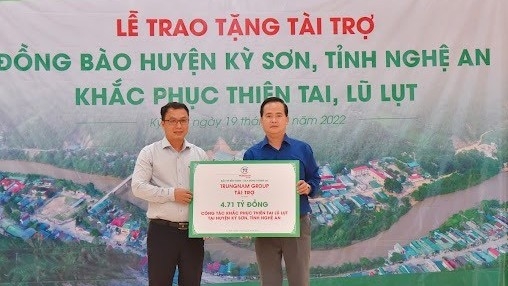 Trungnam Group hỗ trợ người dân huyện Kỳ Sơn (Nghệ An) khắc phục hậu quả bão lũ