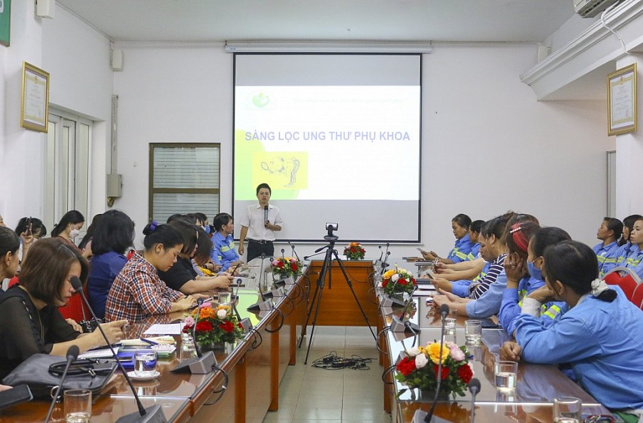 Hà Nội: Tư vấn, chăm sóc sức khỏe sinh sản cho gần 100 nữ công nhân, lao động