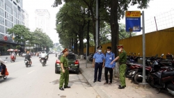 Ban Chỉ đạo 197 quận Cầu Giấy xử phạt vi phạm trật tự đô thị trên tuyến phố Duy Tân