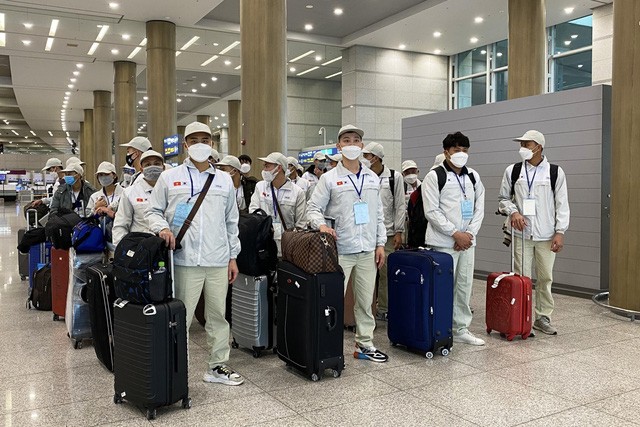 Lao động Việt Nam nhập cảnh tại sân bay Incheon, Hàn Quốc. 