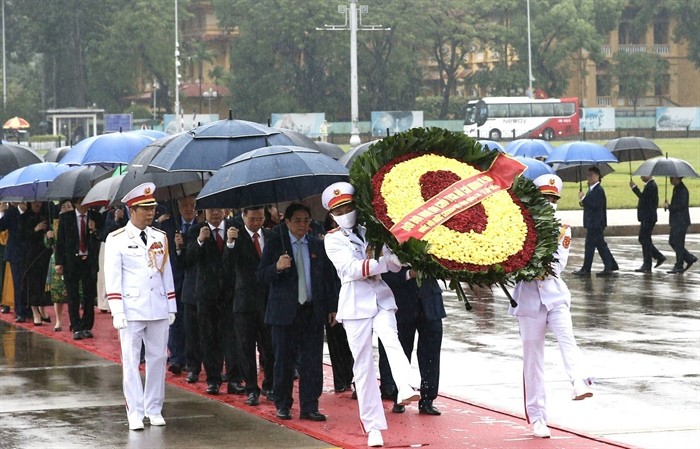Đại biểu Quốc hội vào lăng viếng Chủ tịch Hồ Chí Minh