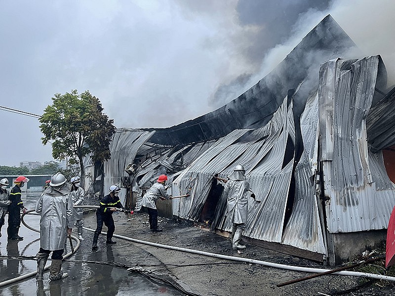 Hiện trường vụ cháy kho lán tạm tại phường Hà Cầu, quận Hà Đông khiến 1 nhân viên bảo vệ tử vong