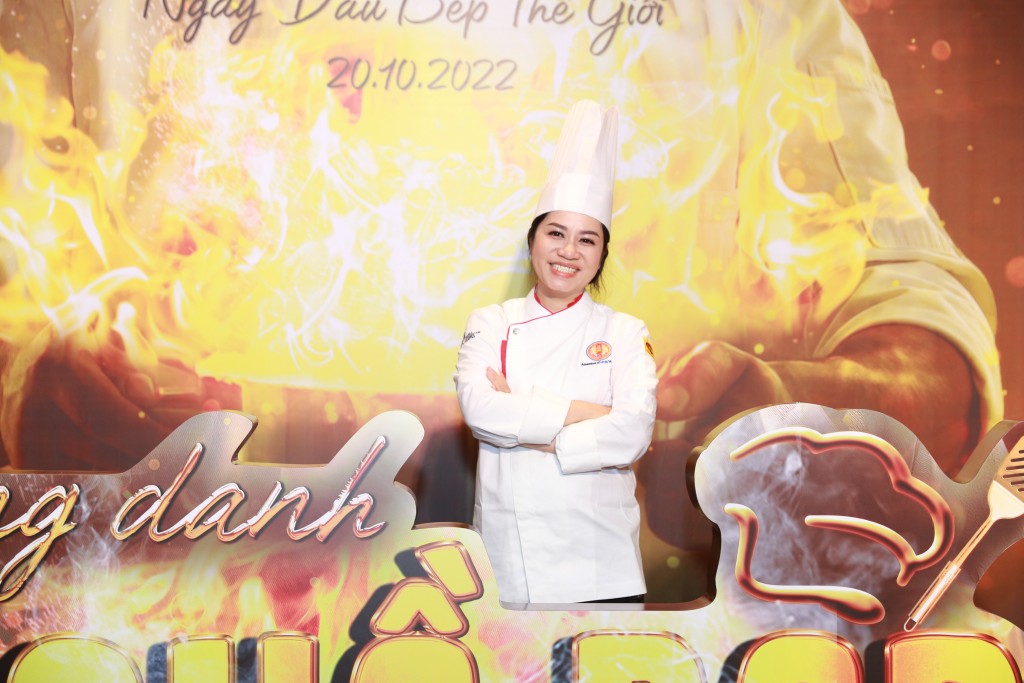 Bà Lê Thị Kiều Oanh, Chủ nhiệm CLB Bếp Bánh là thành viên lâu năm của Hội Đầu bếp chuyên nghiệp Sài Gòn_