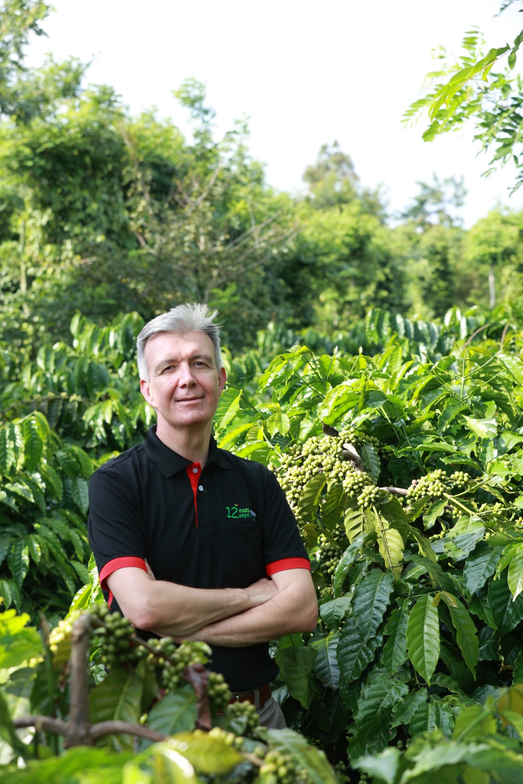 Ông David Rennie, Phó Chủ tịch điều hành, Tập đoàn Nestlé, tại vườn cafe canh tác theo mô hình nông nghiệp bền vững canh tác theo mô hình nông nghiệp tái sinh thuộc dự án Nescafé Plan tại Việt Nam