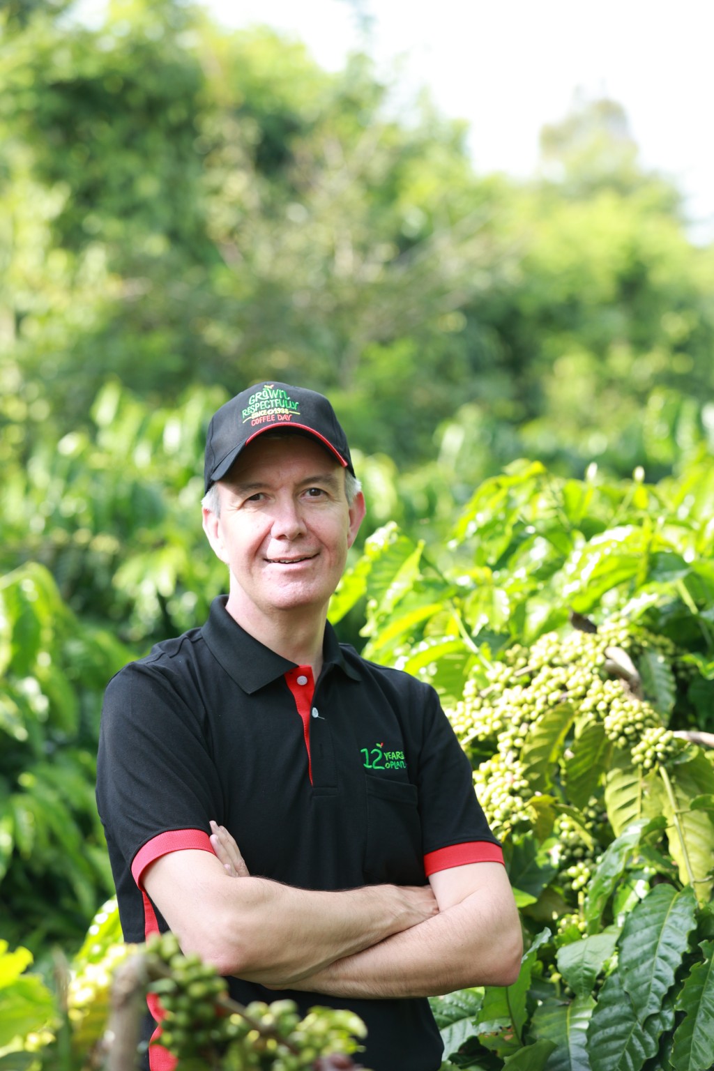 Ông David Rennie, Phó Chủ tịch điều hành, Tập đoàn Nestlé, tại vườn cafe canh tác theo mô hình nông nghiệp bền vững canh tác theo mô hình nông nghiệp tái sinh thuộc dự án Nescafé Plan tại Việt Nam.JPG
