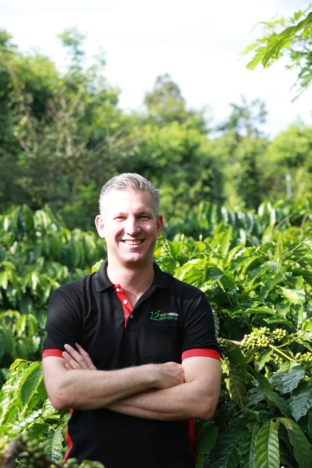 Ông Philipp Navratil, Phó Chủ tịch cấp cao, Tập đoàn Nestlé, tham quan vườn canh tác cafe thuộc dự án Nescafé Plan tại Việt Nam