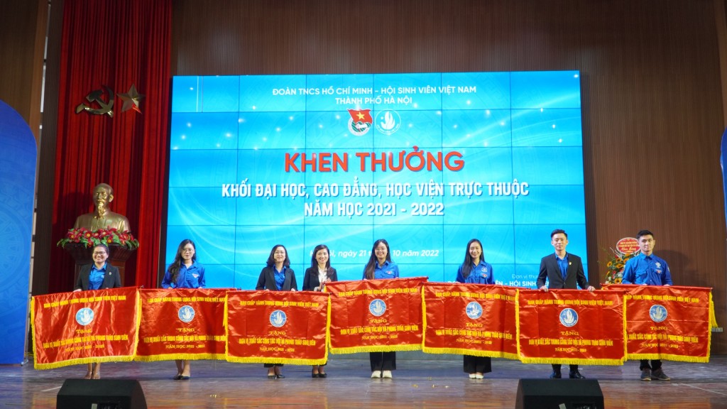 Vinh danh 157 “Học sinh 3 tốt” và 36 gương “Nhà giáo trẻ tiêu biểu”