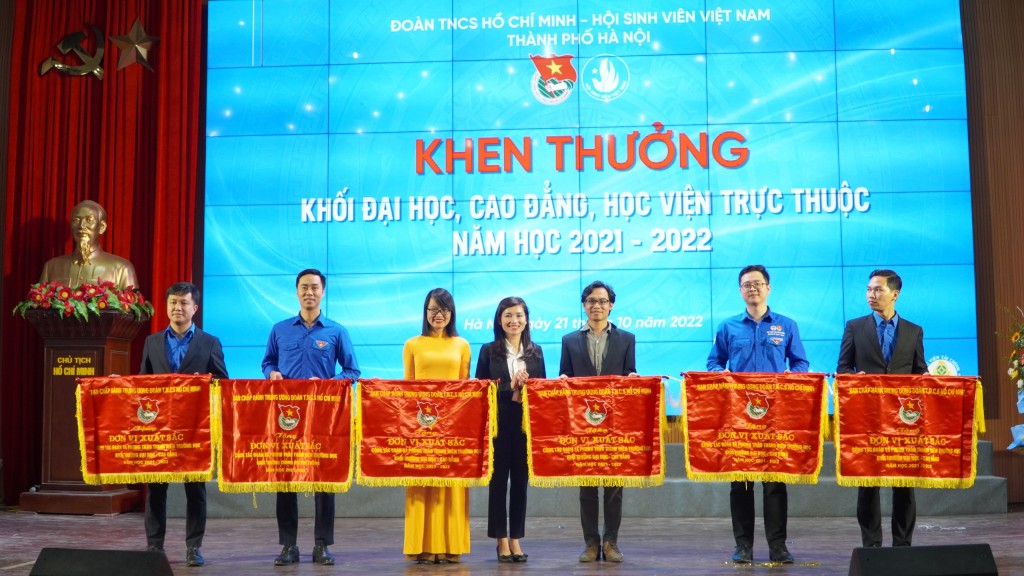 Vinh danh 157 “Học sinh 3 tốt” và 36 gương “Nhà giáo trẻ tiêu biểu”