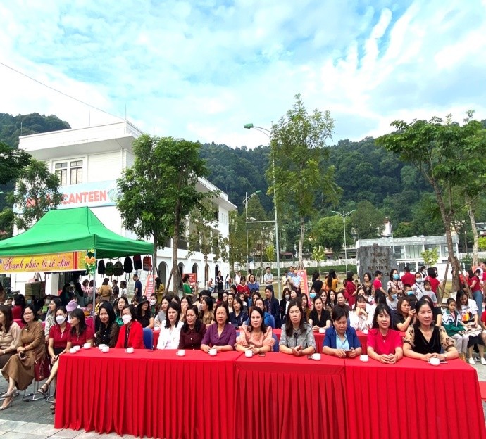 Lào Cai: Ngày hội “Trao tặng sách, đồ dùng đồ chơi qua sử dụng; Trải nghiệm giáo dục lòng nhân ái”