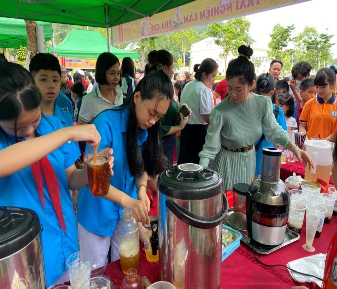 Lào Cai: Ngày hội “Trao tặng sách, đồ dùng đồ chơi qua sử dụng; Trải nghiệm giáo dục lòng nhân ái”