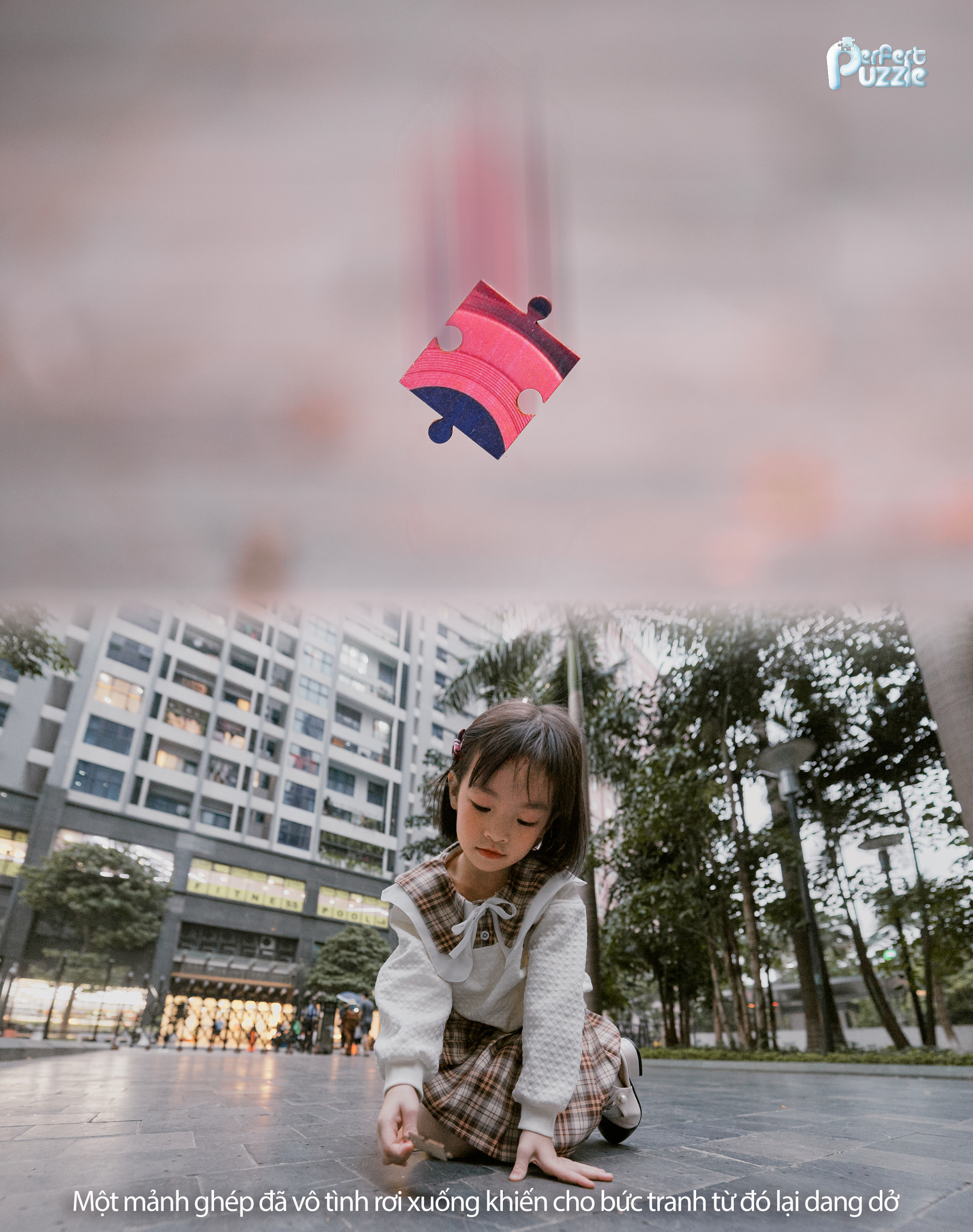 Một mảnh ghép bị rơi mà Nam không hề hay biết. Trang nhặt mảnh ghép đó và giữ cho đến khi trưởng thành. Một mảnh ghép bị rơi mà Nam không hề hay biết. Trang nhặt mảnh ghép đó và giữ cho đến khi trưởng thành.